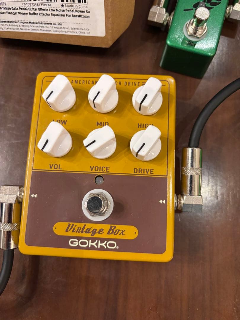 ギターエフェクター　お得なセット（7つのエフェクターセット、パッチケーブル付)