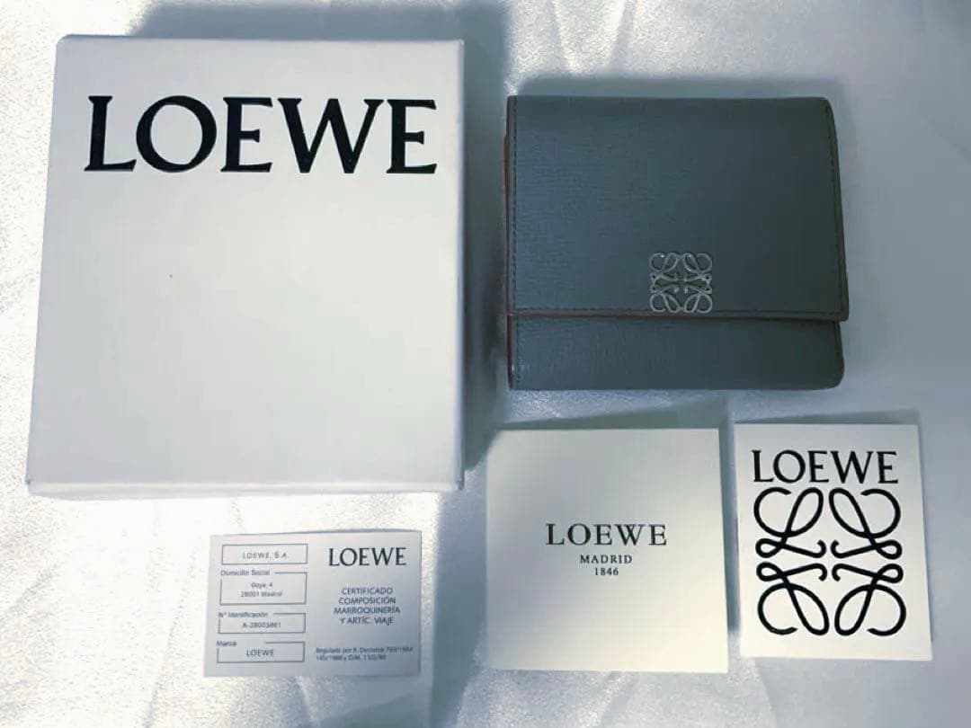 LOEWE 三つ折り財布 8 cc ウォレット