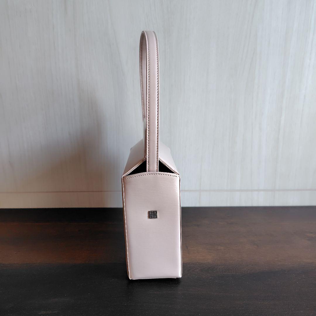 GIVENCHYレザーハンドバッグ(ペールピンク)