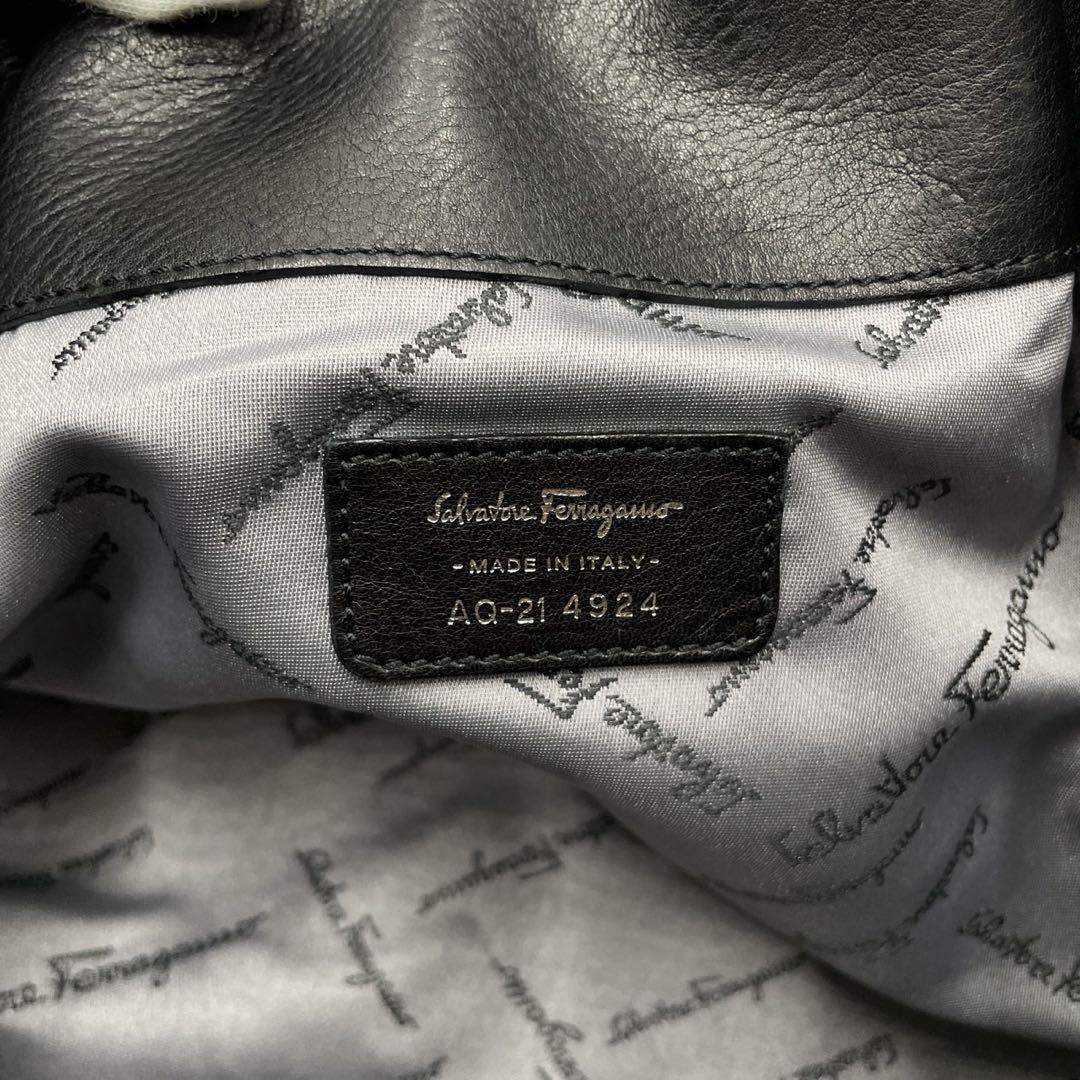 超極美品● フェラガモ ハンドバッグ ガンチーニ チャーム ブラック レザー