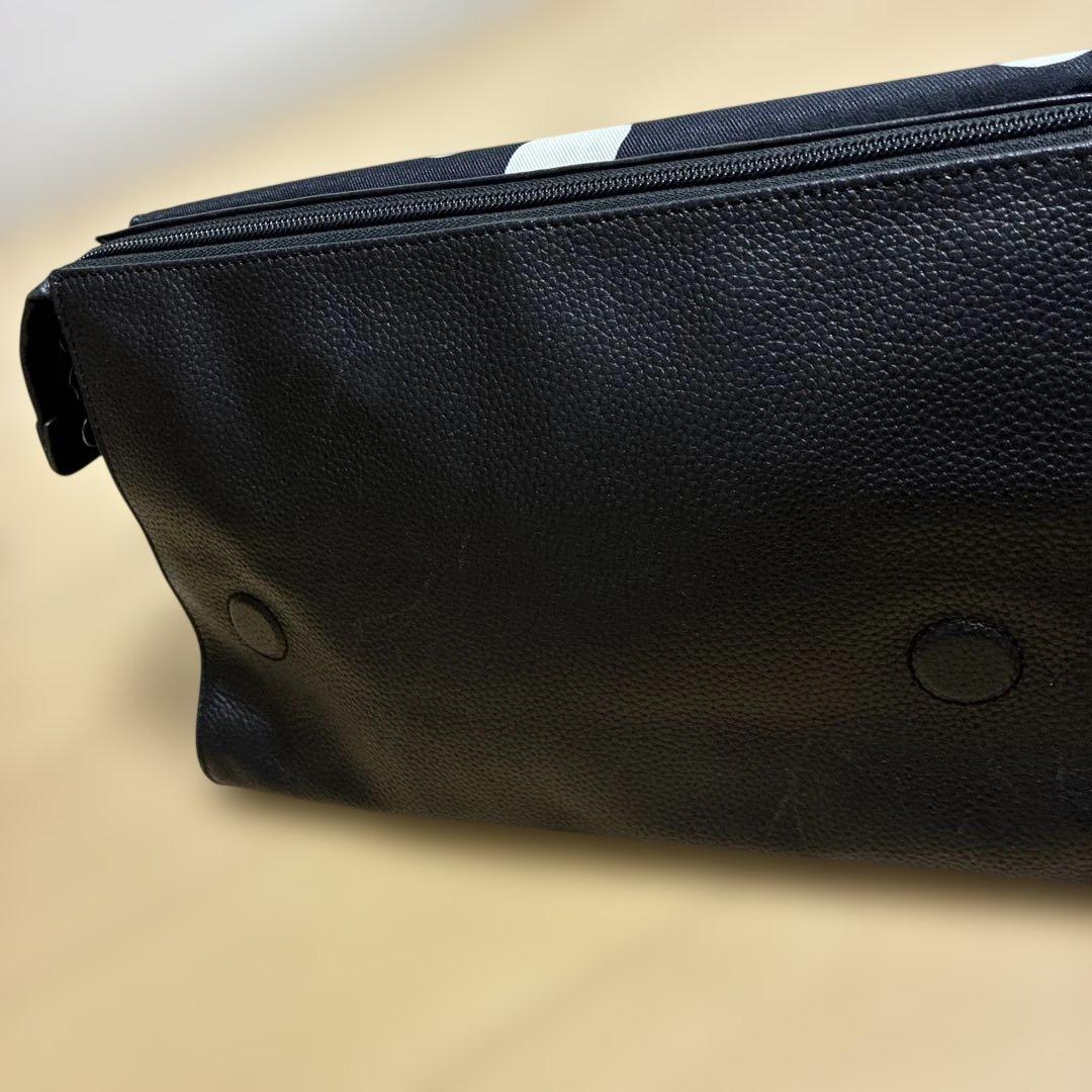 earイアパピヨネ レザーショルダーバッグ