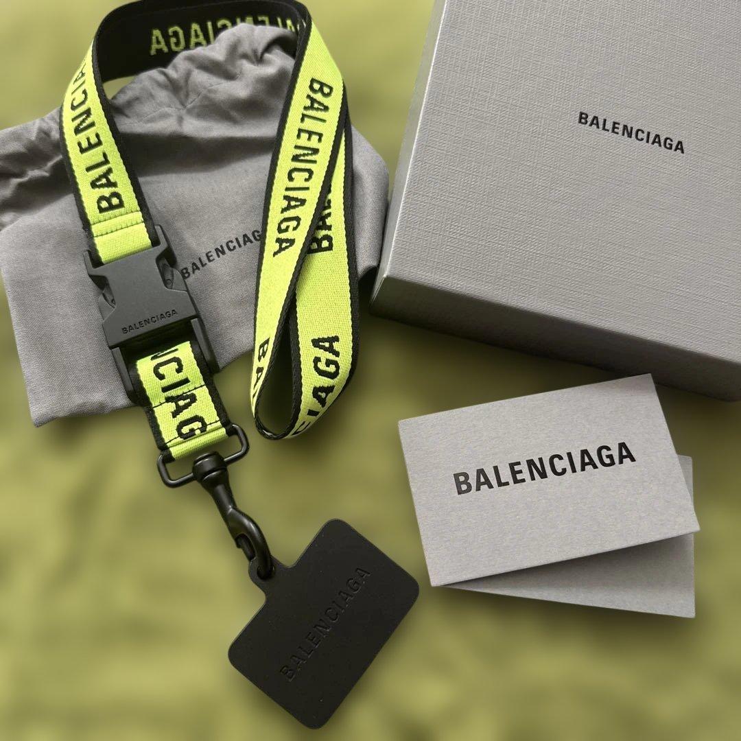 バレンシアガ　スマホストラップ　ネックストラップ　ロゴ入り