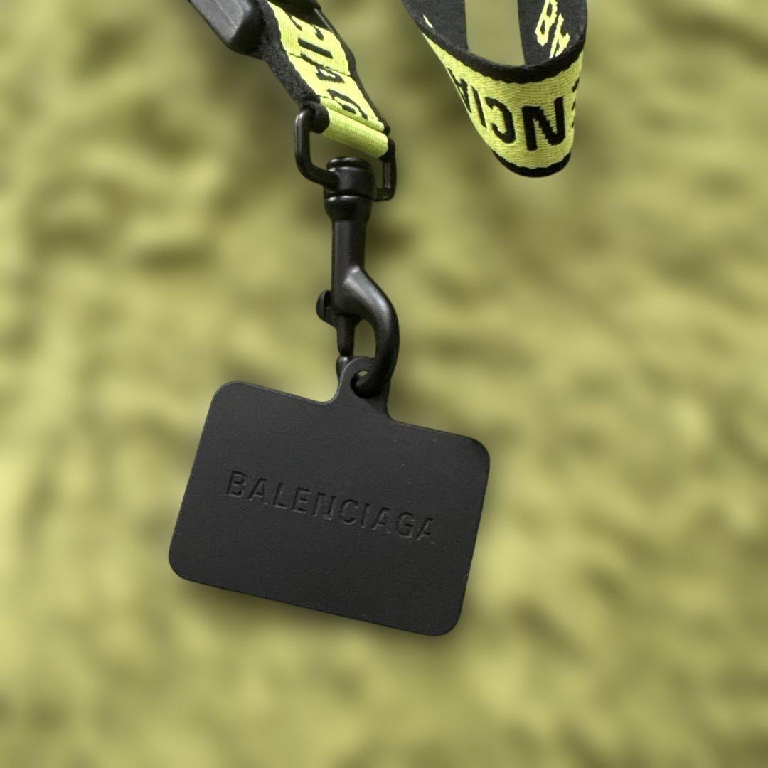 バレンシアガ　スマホストラップ　ネックストラップ　ロゴ入り