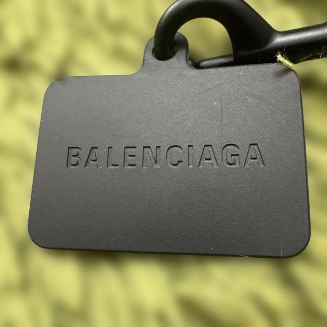 バレンシアガ　スマホストラップ　ネックストラップ　ロゴ入り