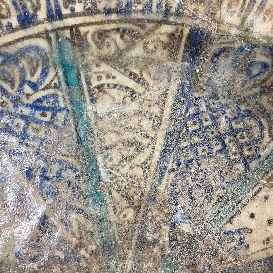 【発掘品】古代ペルシャ「白地藍黒彩鱗文鉢」12~13世紀 イスラム古陶器 考古学
