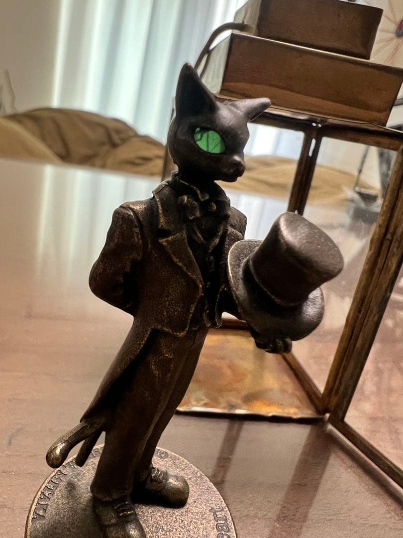 ジブリ　バロンブロンズ像