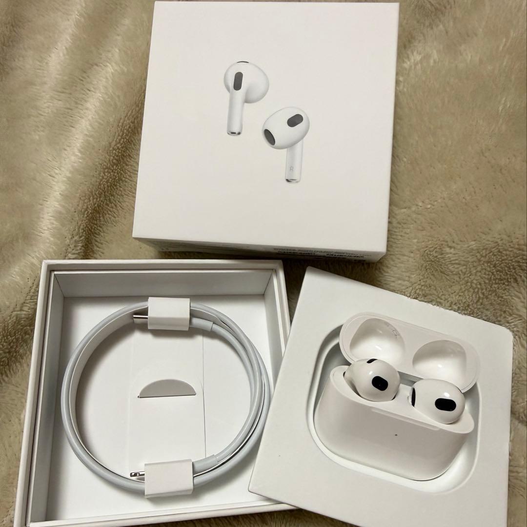 c*a様 AirPods第3世代本体 ホワイト 充電ケース Lightningケ