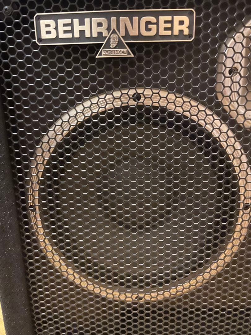 BEHRINGER(ベリンガー)ULTRABASS BB210