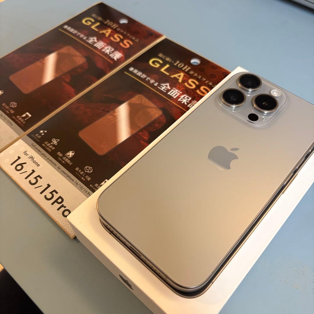 iPhone15pro チタニウム　美品　SIMフリー　256GB おまけあり