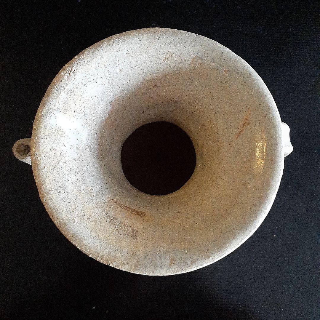 唐代長沙窯黄秞褐彩壺