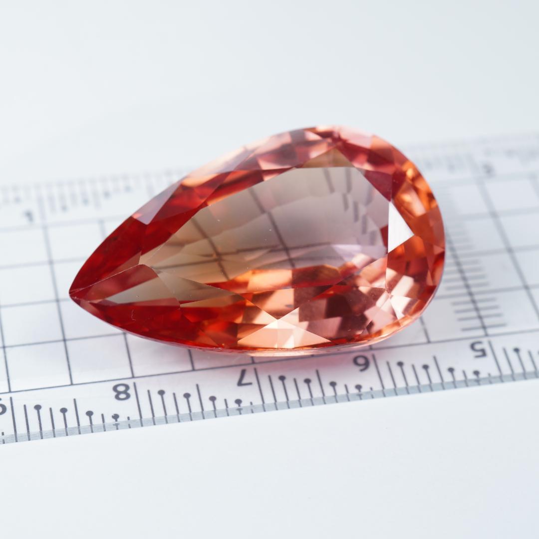 56.28ct　バイカラー合成サファイア