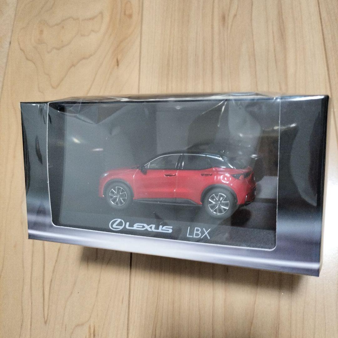 Lexus LBX ミニカー 赤×黒 1/43 左ハンドル