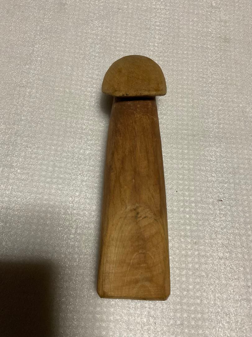 御神木・木製・縁起物。【木彫りですが、割れも御座います【長さ／20センチ程です】