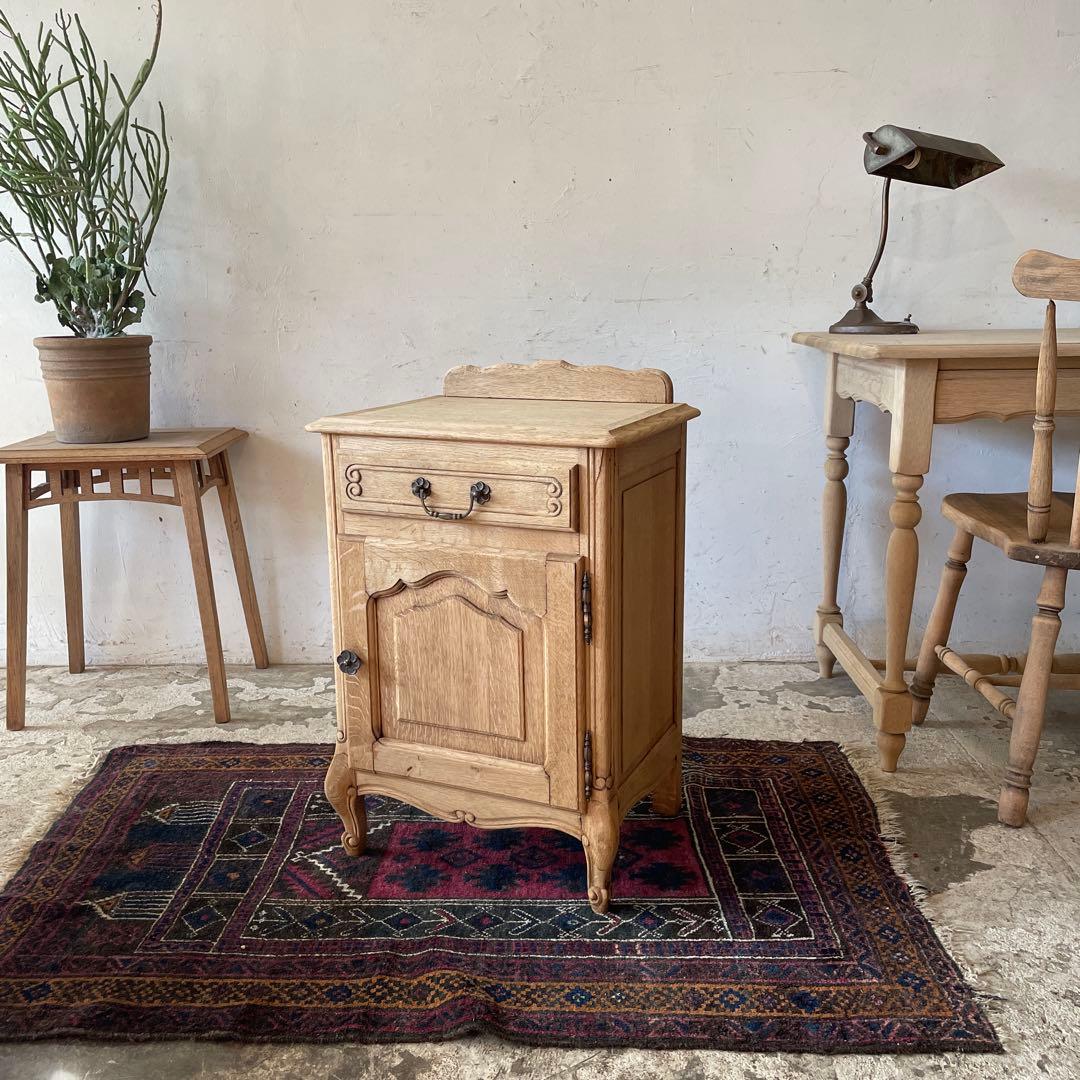 ベッドサイドドロワーキャビネット　ベッドサイドテーブル 剥離