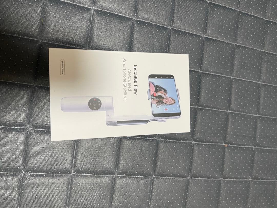 Insta360 Flow - AI搭載自動追従スマートフォン用ジンバル