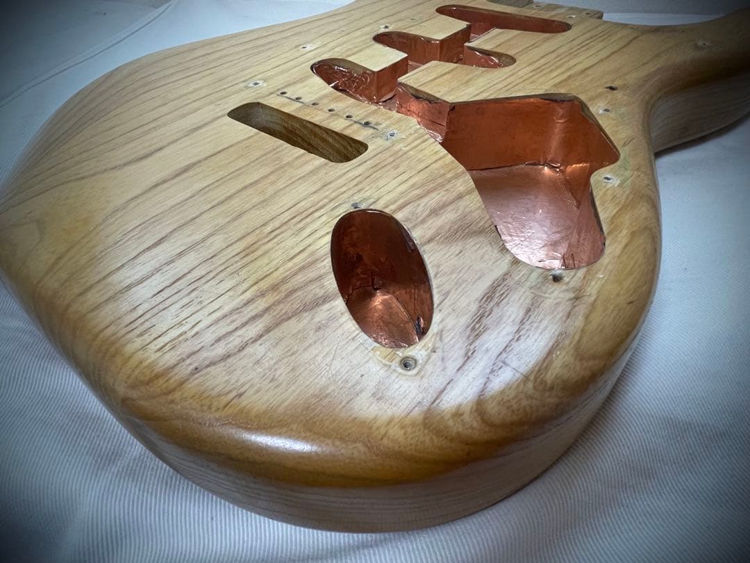 【ボディーのみ】アッシュ材 ストラトタイプ