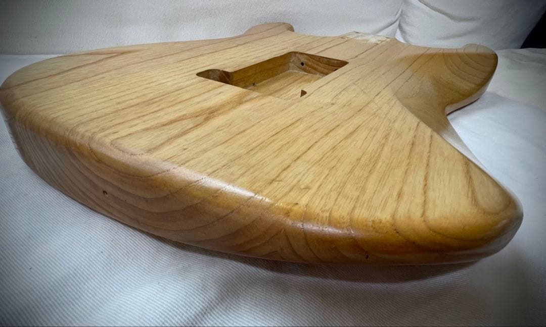 【ボディーのみ】アッシュ材 ストラトタイプ