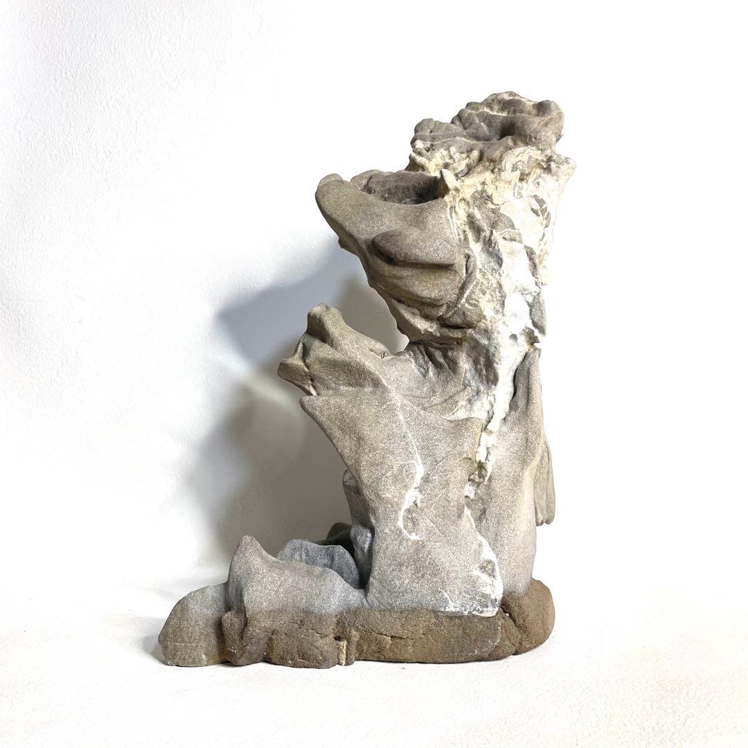 『祈る人の形をした岩』　天然岩　オブジェ　　縁起物　鑑賞石