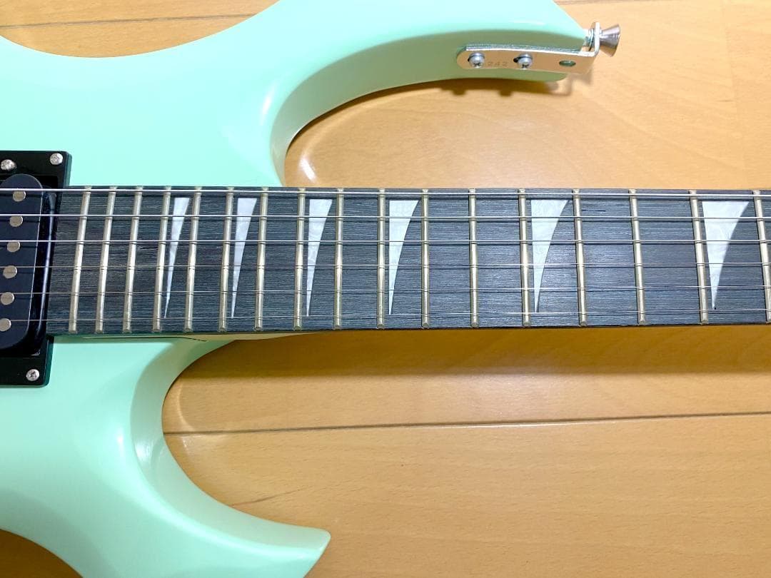 変形タイプ　エレキギター 　サーフグリーン　シンクロナイズドトレモロ