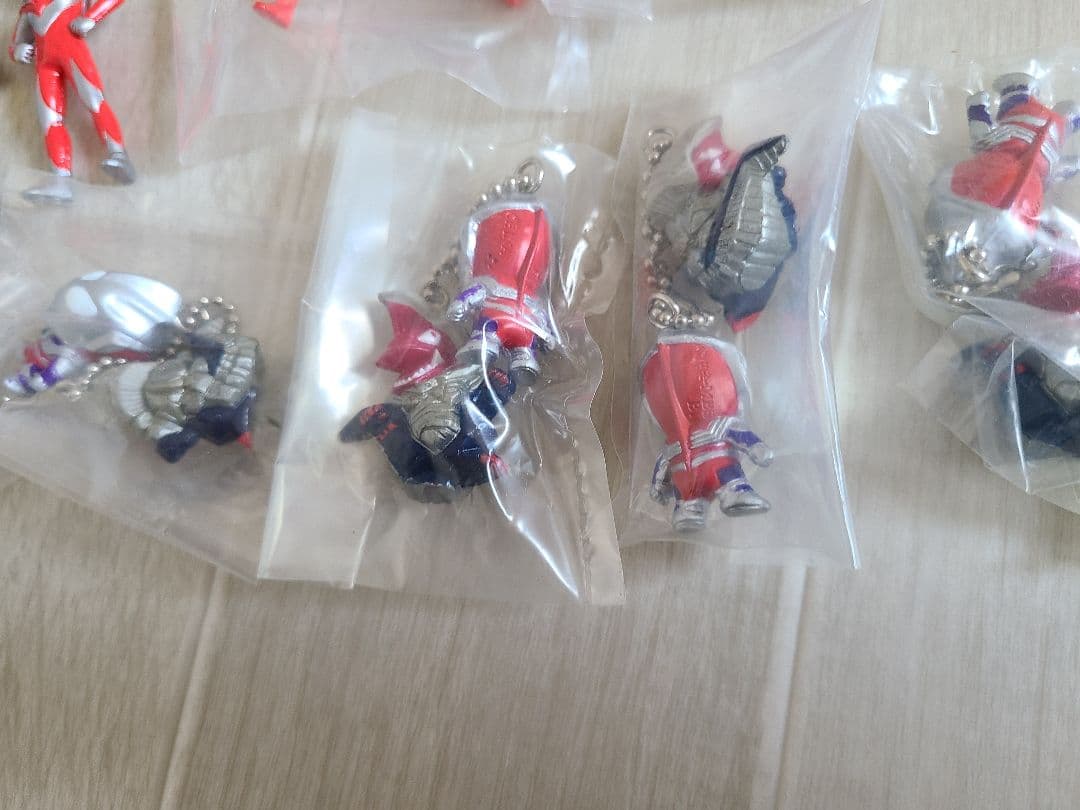 ウルトラマンキーホルダーレトロ怪獣　ダイナ　ティガ　ゼアス新品　ULTRAMAN