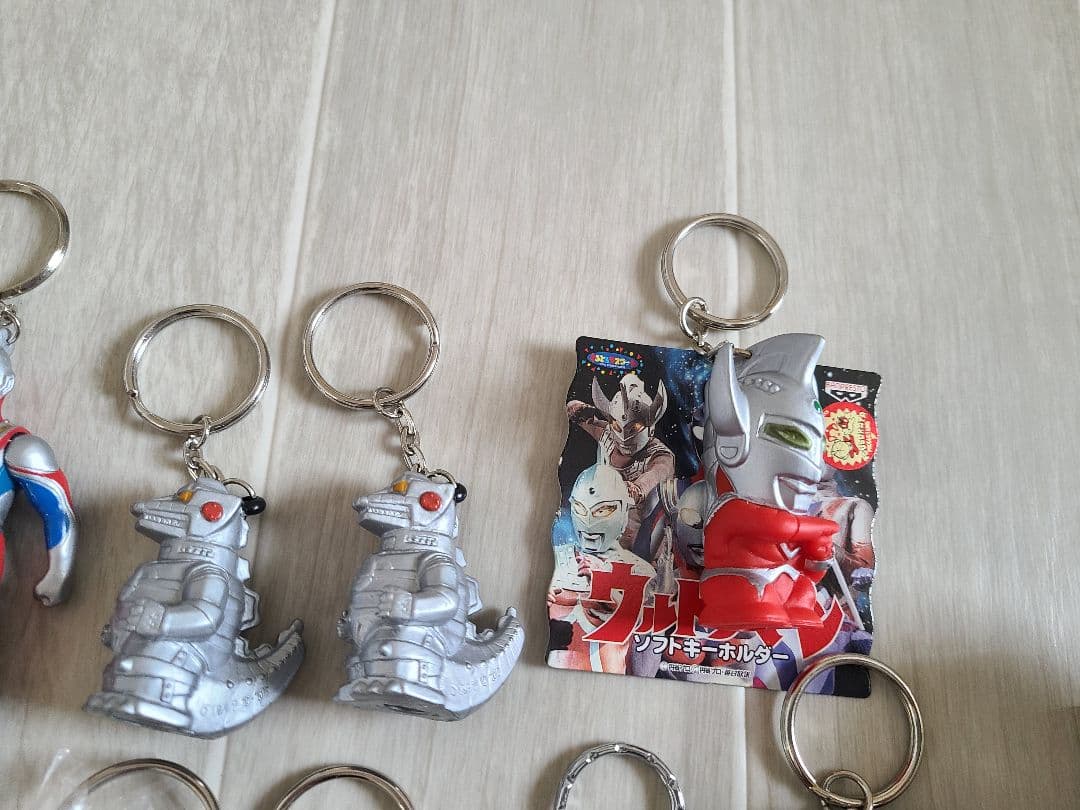 ウルトラマンキーホルダーレトロ怪獣　ダイナ　ティガ　ゼアス新品　ULTRAMAN