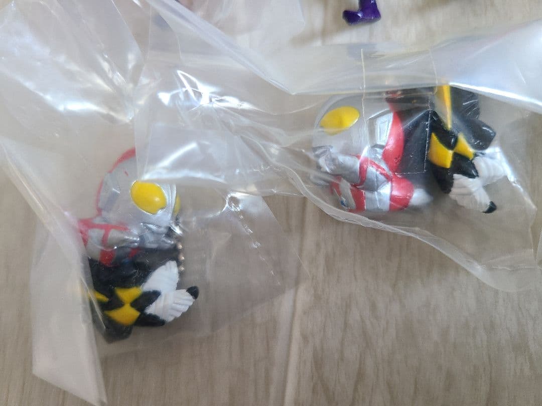 ウルトラマンキーホルダーレトロ怪獣　ダイナ　ティガ　ゼアス新品　ULTRAMAN