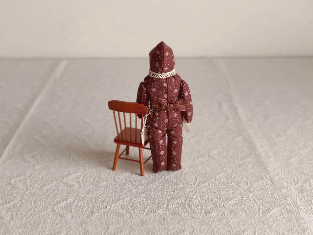 * vintage doll ୨୧ 頭巾をかぶった 陶器のお顔の 女の子