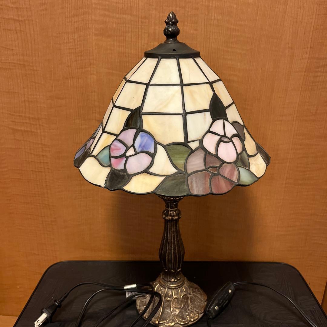 輸入雑貨　ティファニースタイル　エレガント　ステンドグラス　テーブルランプ 花柄
