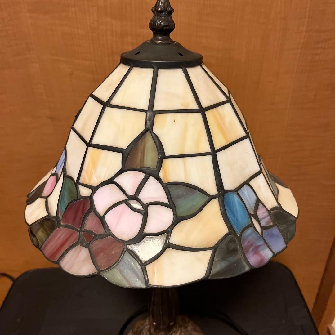 輸入雑貨　ティファニースタイル　エレガント　ステンドグラス　テーブルランプ 花柄