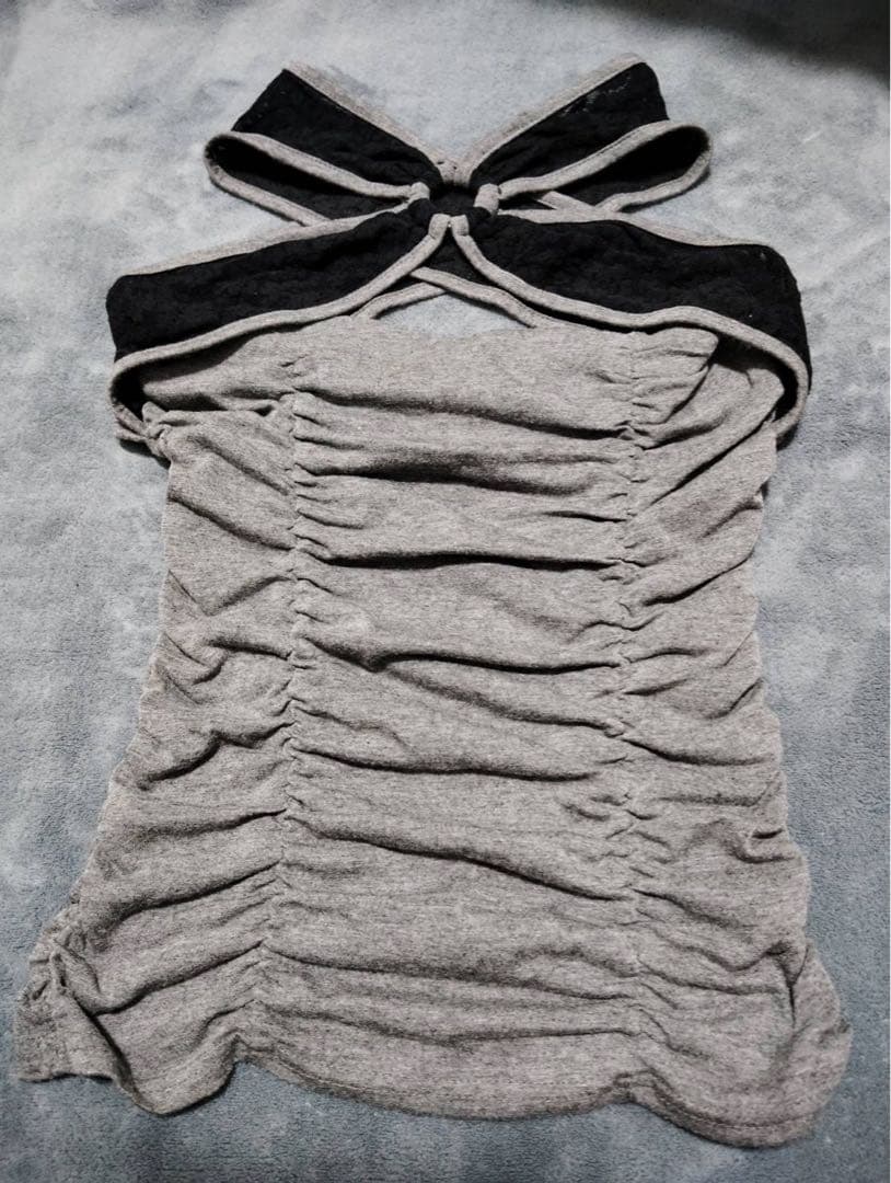 d.i.a. ルーシュデザイン クロスストラップトップス