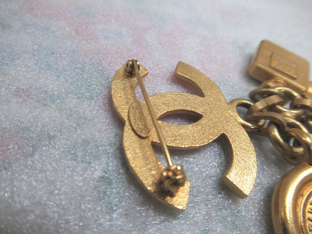 T*T様 正規品　レア　CHANEL　シャネル ブローチ 96P ゴールド ヴィ