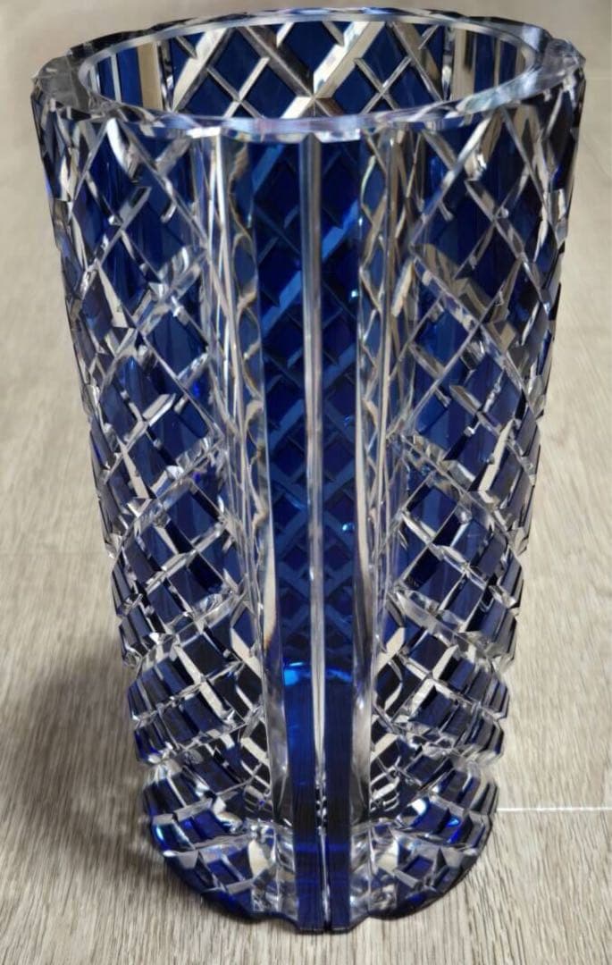 カガミクリスタル　各務硝子　矢来重紋　青色被せ切子　カットグラス　花入