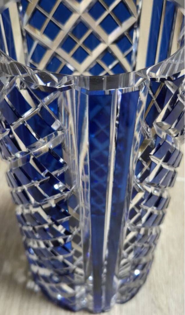 カガミクリスタル　各務硝子　矢来重紋　青色被せ切子　カットグラス　花入