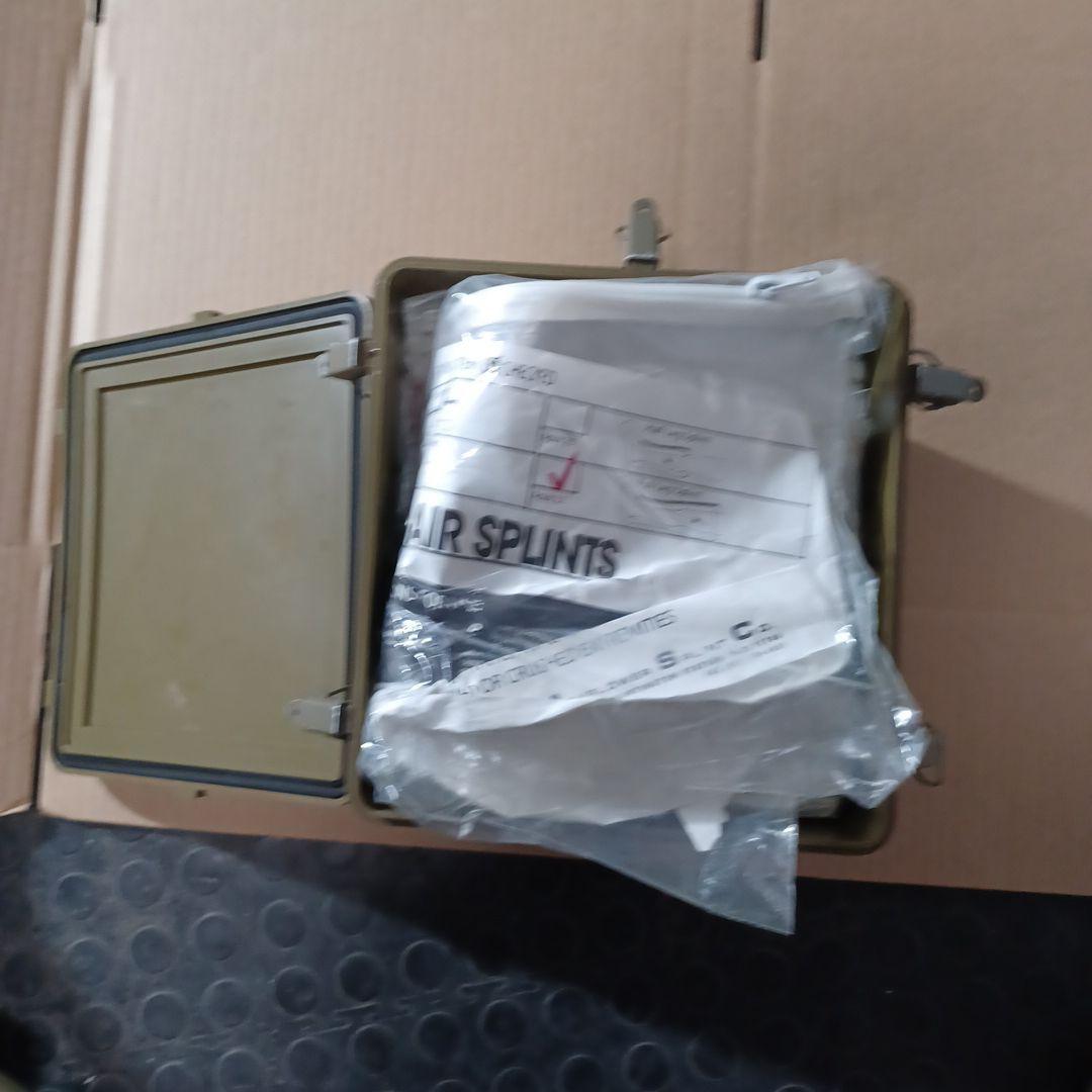 ✨送料無料　米軍　FIRST AID KID