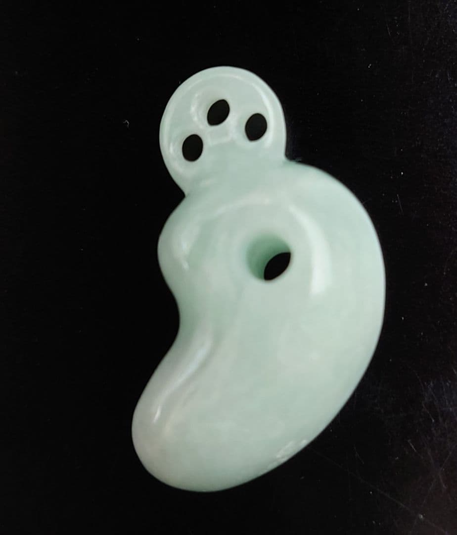 【土日セール】糸魚川翡翠　勾玉　小鳥型