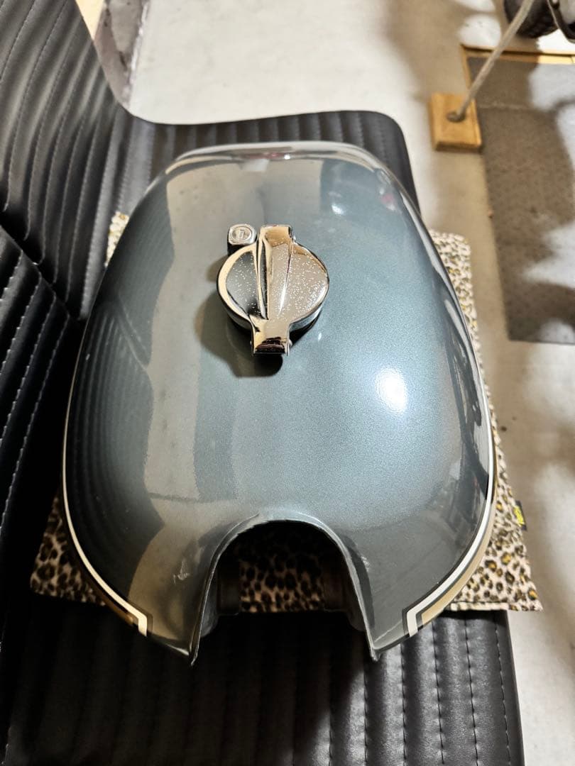 送料込　希少！当時物！CB750 K4 燃料タンク　旧車　グレー　ゴールド