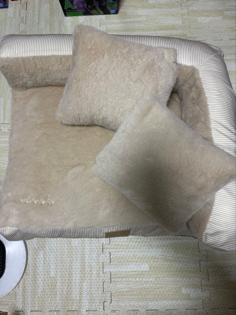 moncheri ソファーベッド　犬