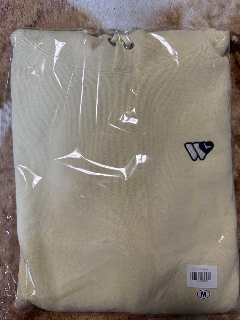 WATWING パーカー(複製サイン入り写真付き)