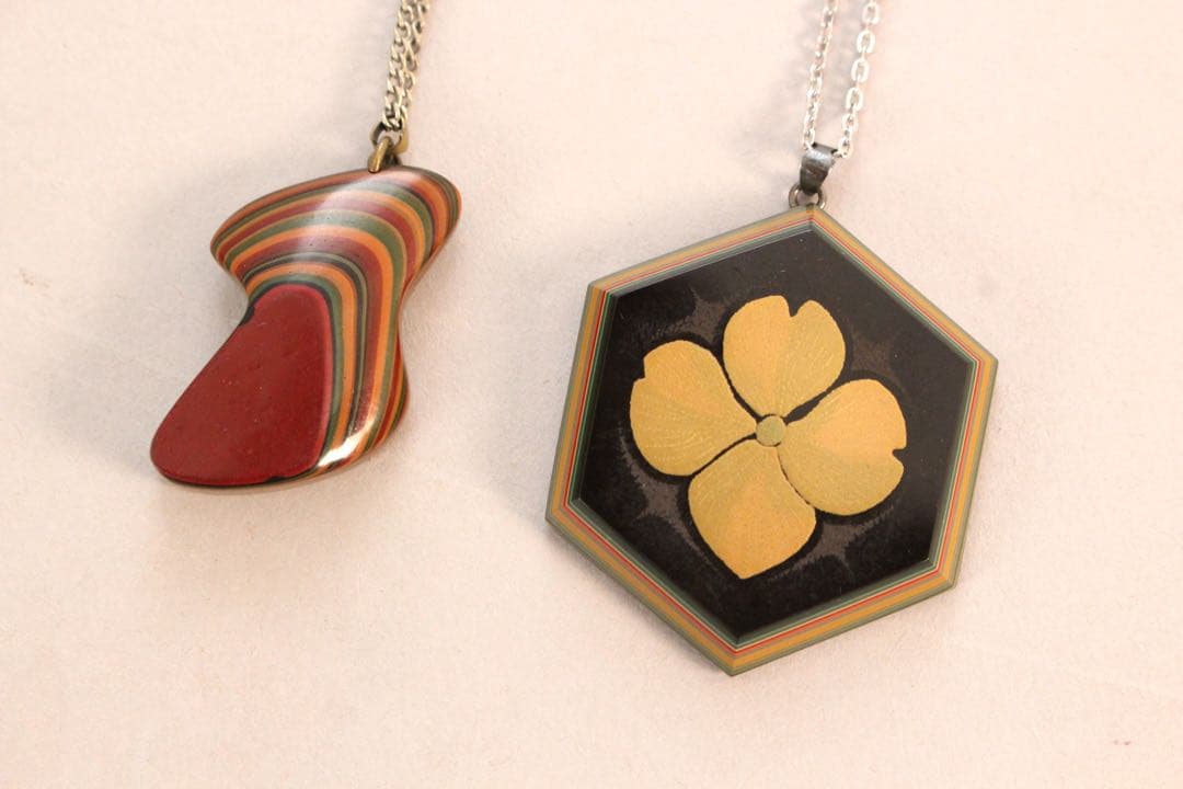 5142 堆朱　ペンダント2点　明石朴景 作 花文六角ペンダントトップ　送料無料