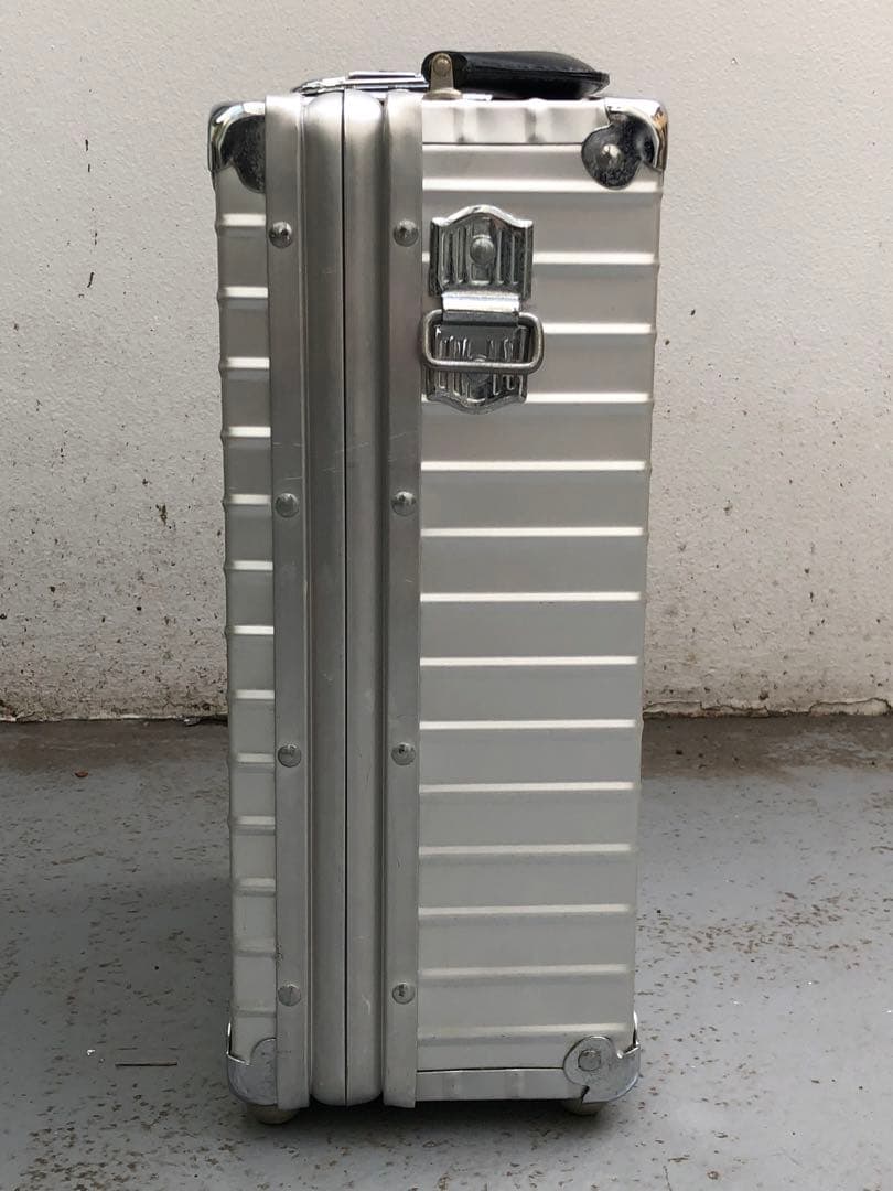 リモワ RIMOWA AMAZONAS アルミニウムコンパクトキャリーケース