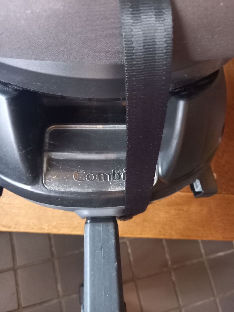 モユキ　Combiチャイルドシート※ダメージ品