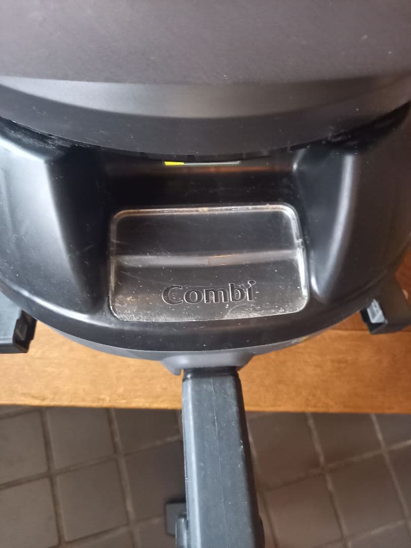 モユキ　Combiチャイルドシート※ダメージ品