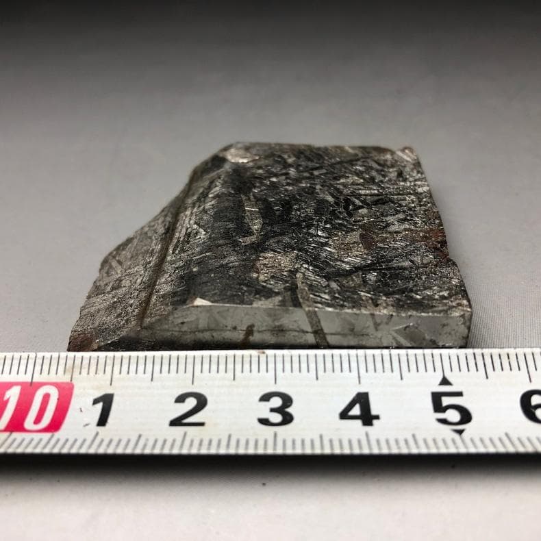 隕石 鉄隕石　アルタイ隕石　原皮付き　ナチュラル　原石　重さ約131ｇ