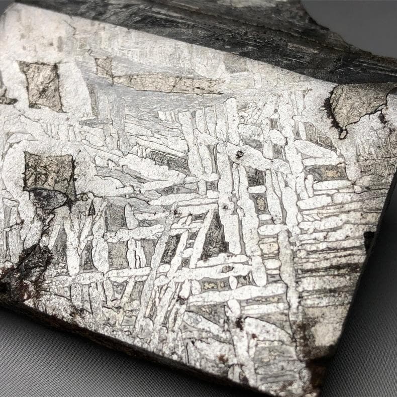 隕石 鉄隕石　アルタイ隕石　原皮付き　ナチュラル　原石　重さ約131ｇ