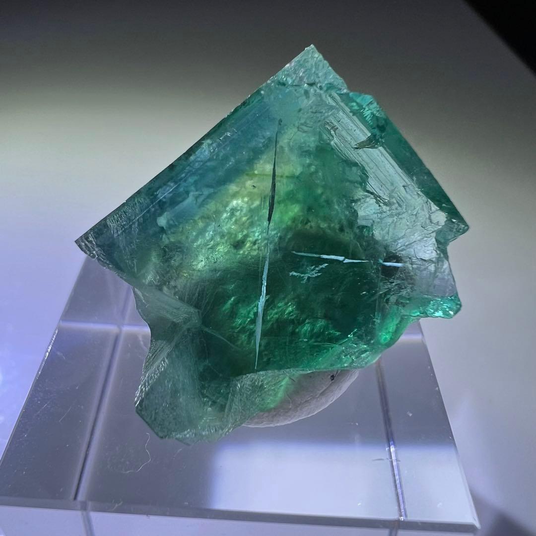 ヤオガンシャン☆ 宝石質ややダメージあり「露草色」ゾーニングフローライト