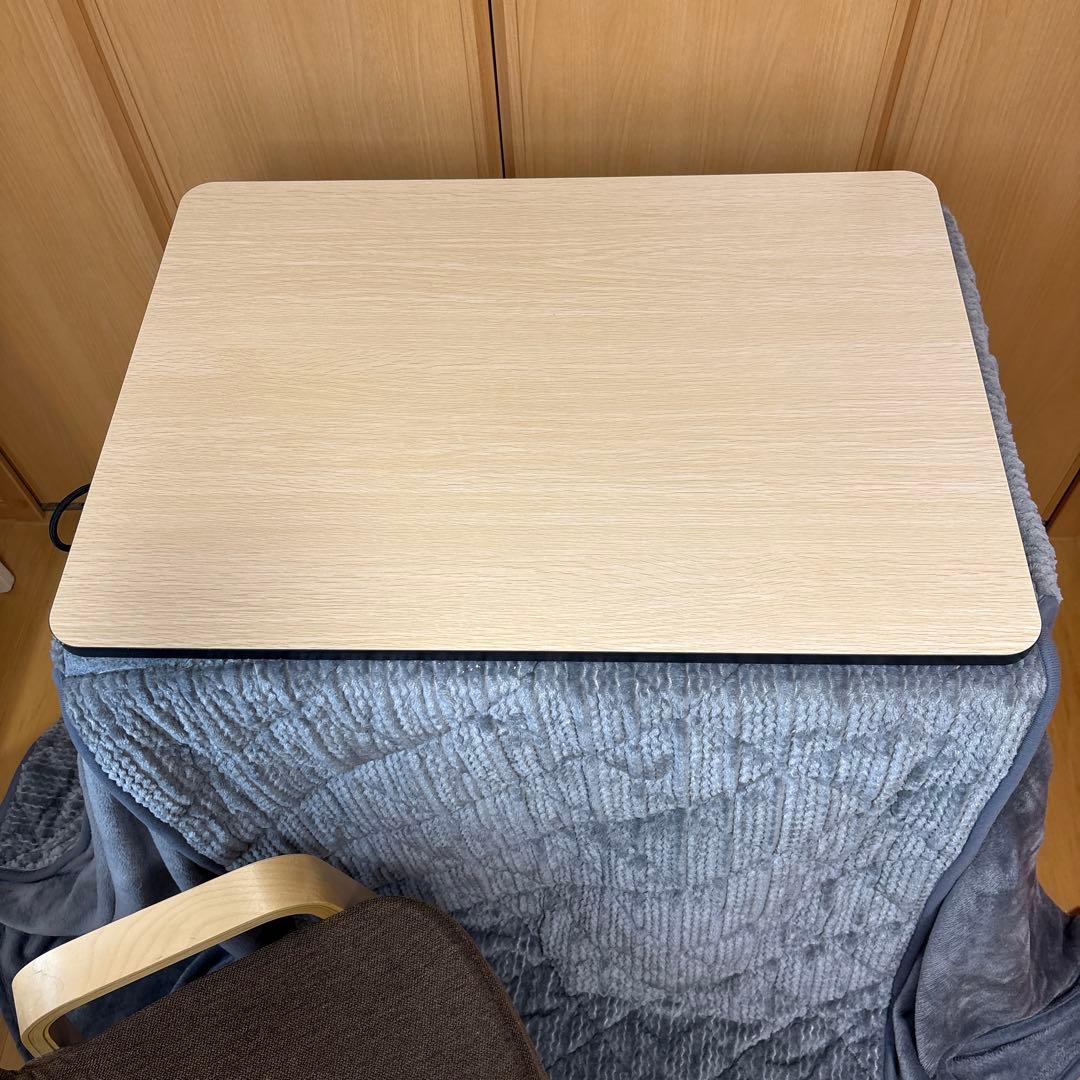 木製テーブルと椅子 こたつ布団セット