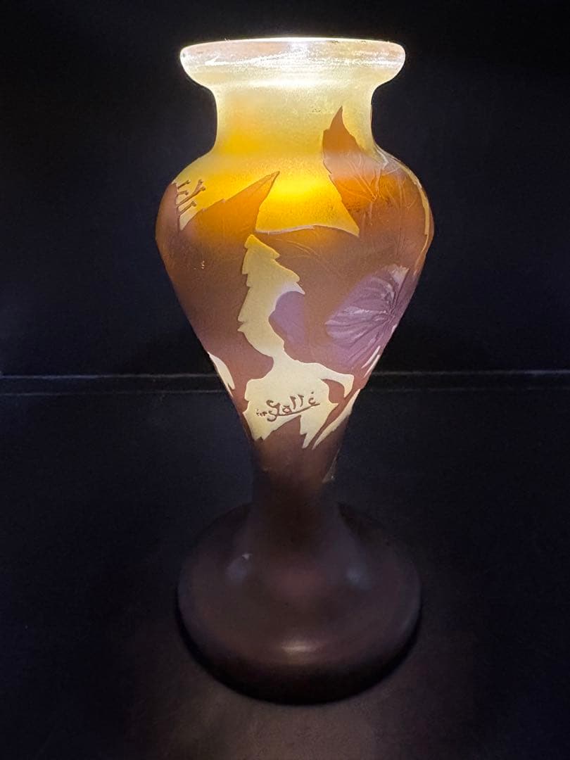 エミールガレ タイプ花と葉のモチーフ ガラス花瓶、本2点