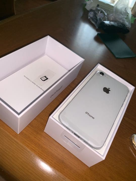 iphone8シルバー64ギガになります。