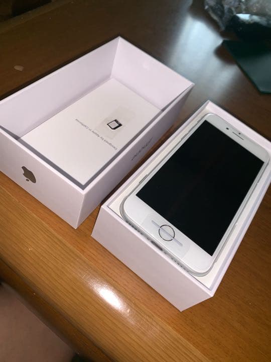 iphone8シルバー64ギガになります。