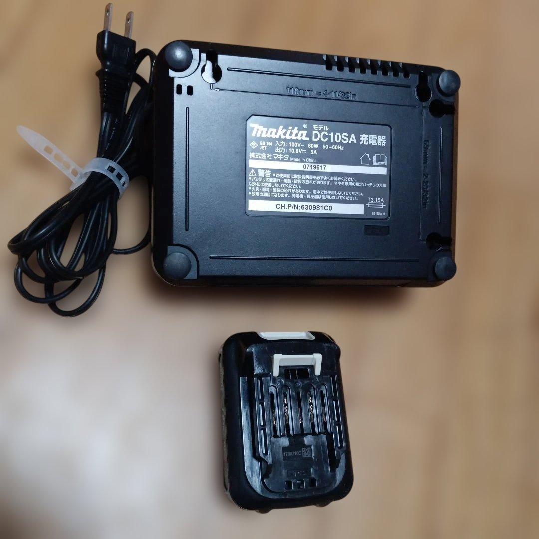 マキタ10.8V充電式クリーナCL107FD 純正のバッテリーと充電器付